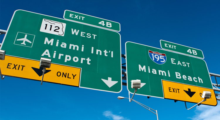 USA Miami Straßenschild Airport Foto iStock wellesenterprises